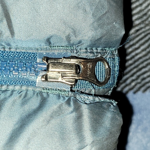 Eddie Bauer.  Lightweight puffer parka. Full-zip. Like-new.  Women's size Small. - Picture 5 of 16